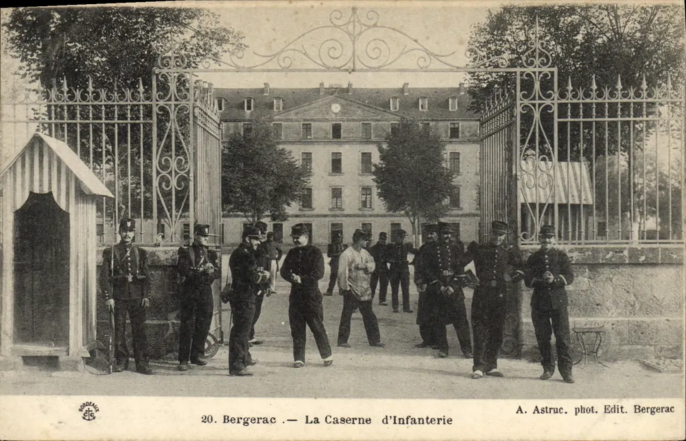 Bergerac — Die Infanterie-Barracks — A. Astruc, phot. Edit. Bergerac - Vorderseite