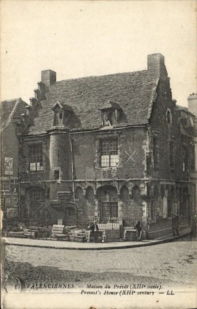 Valenciennes — Huis van de Rekenmeester (13e eeuw) — LL - Voorkant