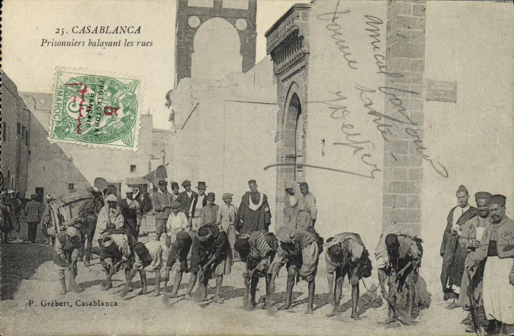 Casablanca — Prisonniers balayant les rues — P. Grébert, Casablanca - Vorderseite
