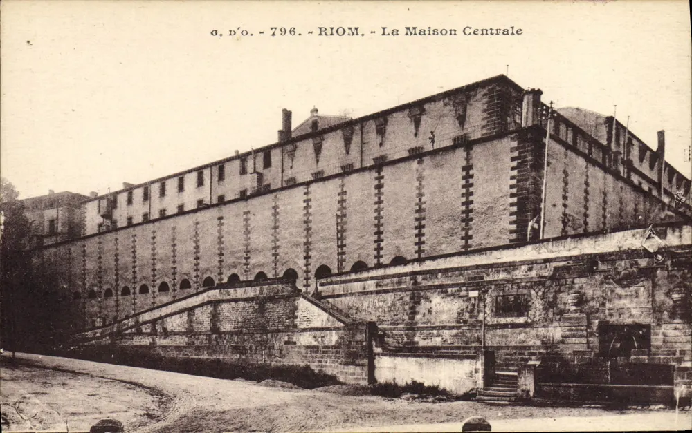 Riom - A Casa Central — g. d'O. - 796 - Frente