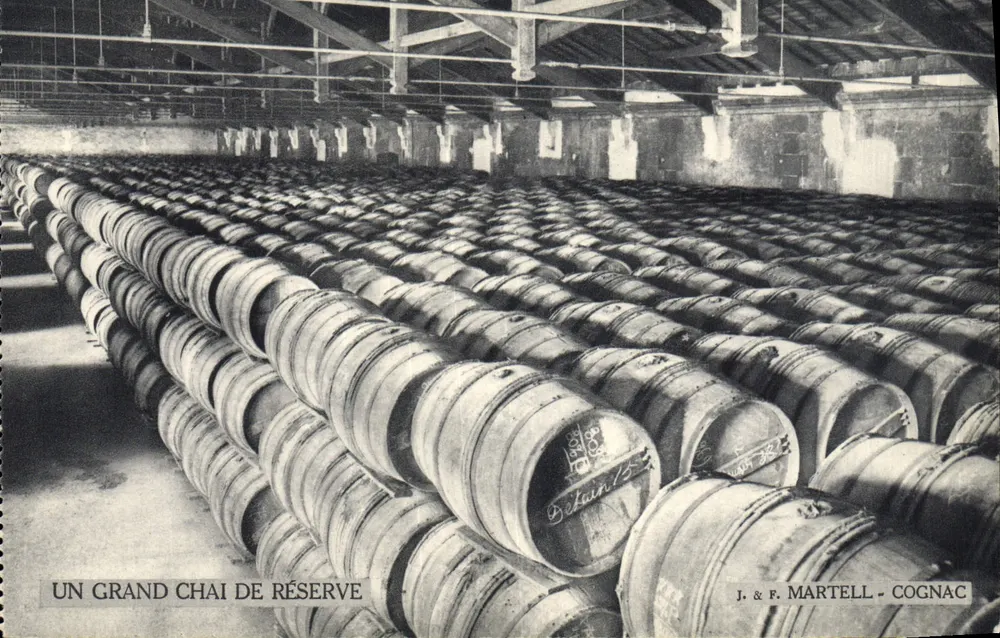 Un grande magazzino di riserva — J. & F. Martell - Cognac - Recto