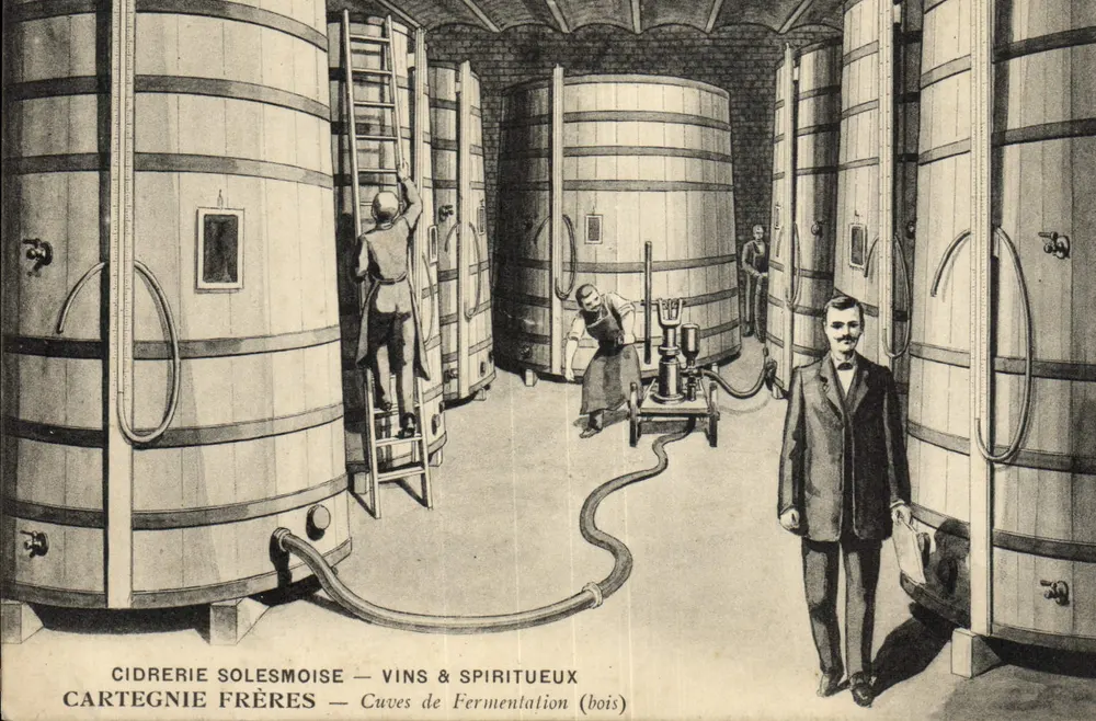 Solesmoise Apfelweinfabrik — Weine & Spirituosen — Cartegnie Frères — Gärkästen (Holz) - Vorderseite