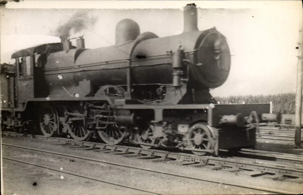 Dampflokomotive — Bahnhof oder Depot — Nr. 1 - Vorderseite