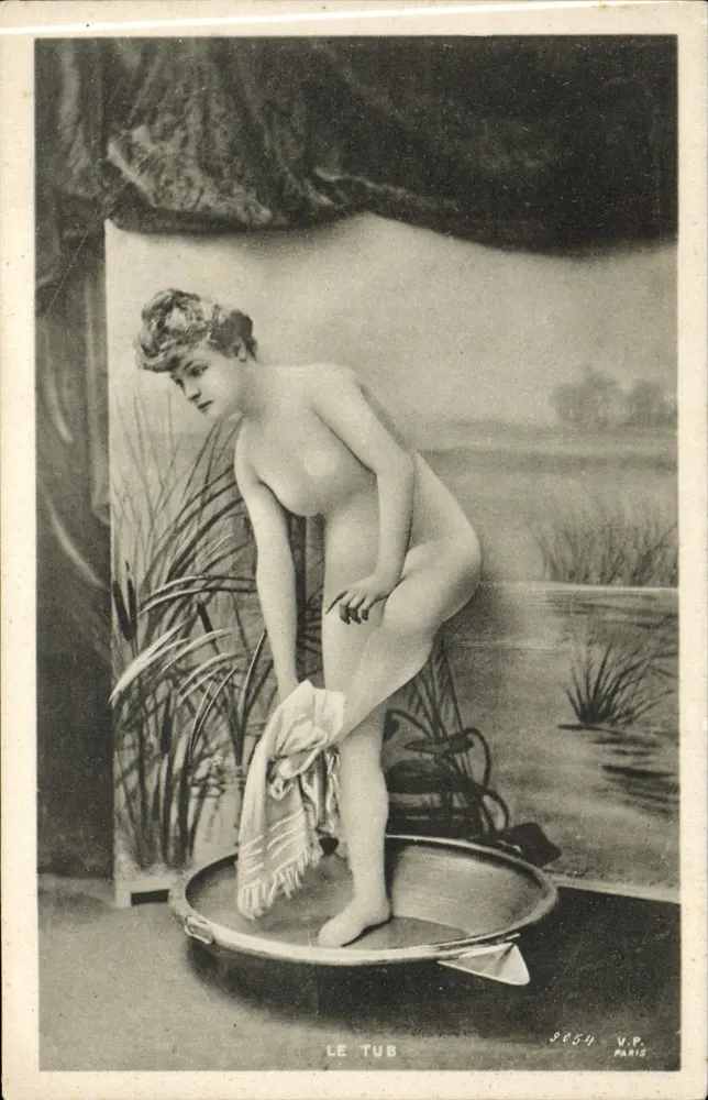 Nackte Frau im Bad — Studio-Szene — V.P. Paris n° 9054 - Vorderseite