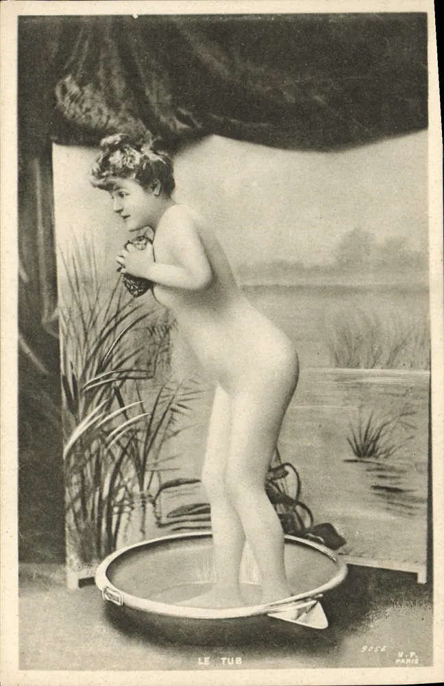 Nackte in einer Wanne — Bühnenszene — U.P. Paris n° 9056 - Vorderseite