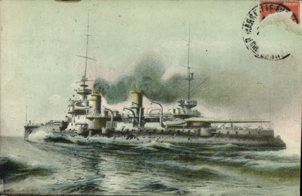 Navio de guerra francês — vista de navio no mar — editor desconhecido, número de série não visível - Frente