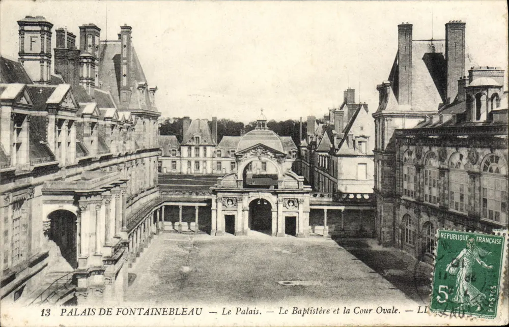 Palast von Fontainebleau — Der Palast, Der Taufbau und der Ovalhof — LL - Vorderseite