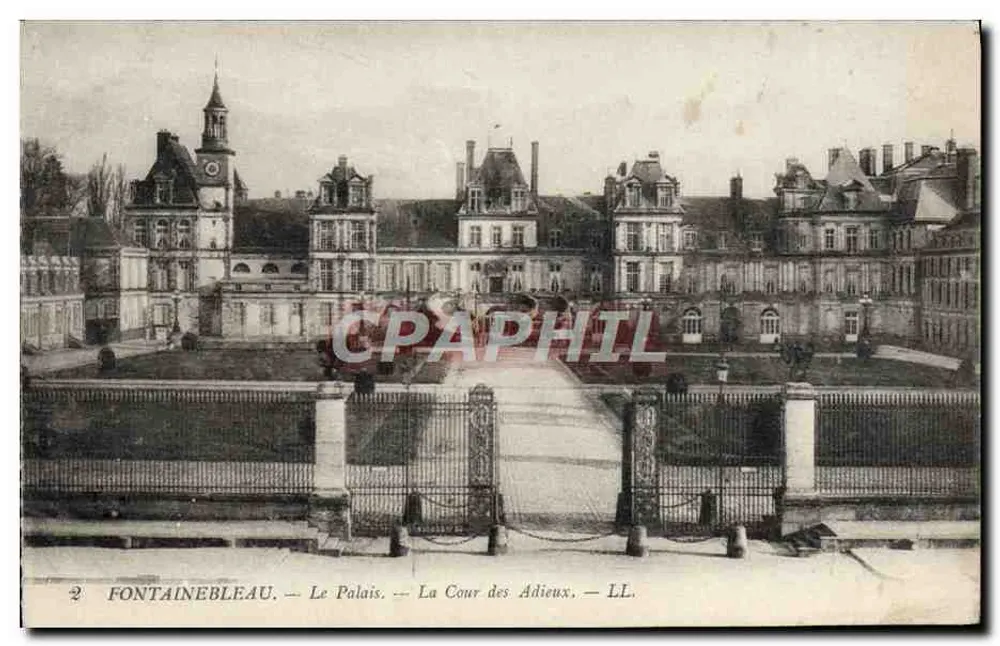 Fontainebleau — Das Schloss — Die Cour des Adieux — LL - Vorderseite