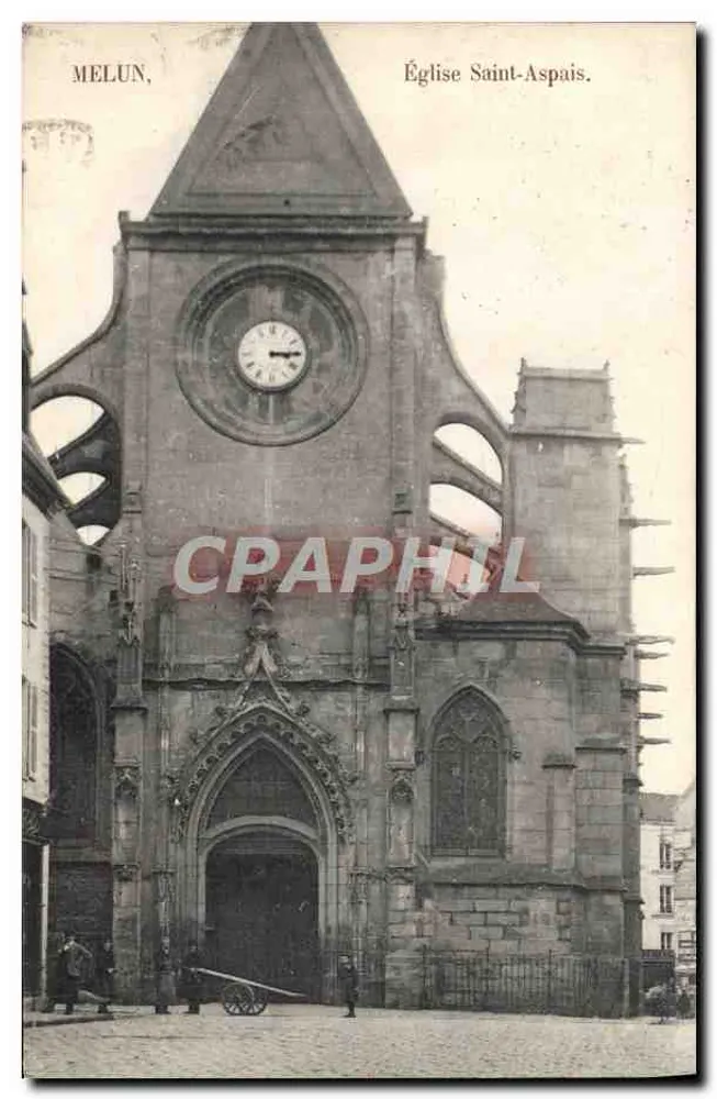 Melun, Igreja de Saint-Aspais — vista da fachada gótica com sino e relógio - Frente