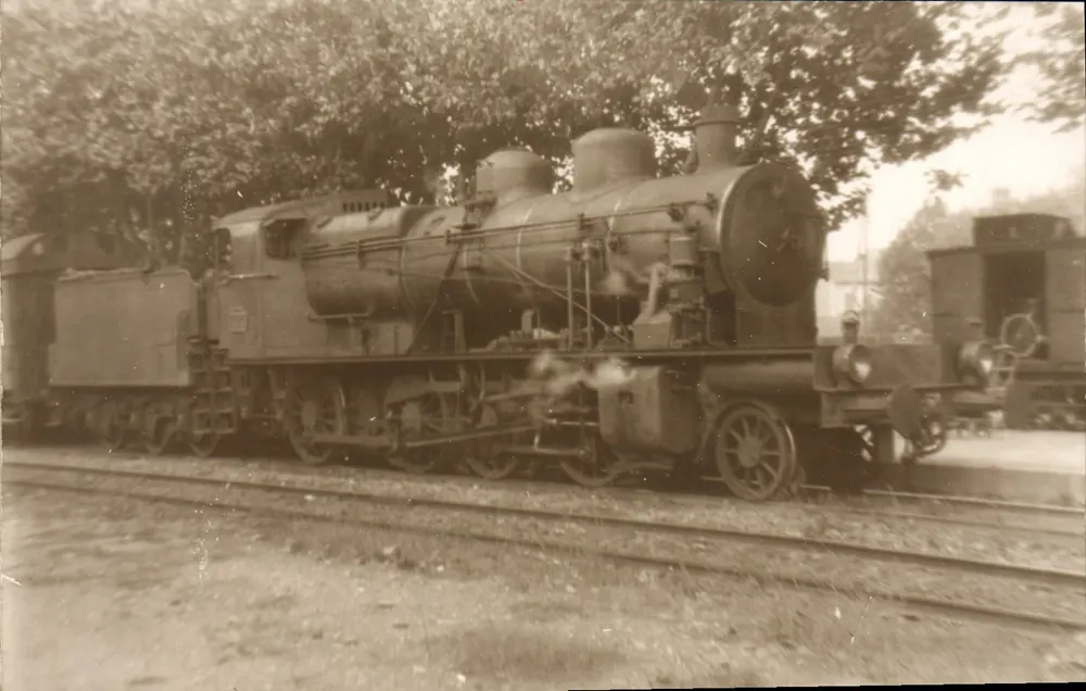 Locomotiva a vapor — estação ou depósito — n°11 - Frente