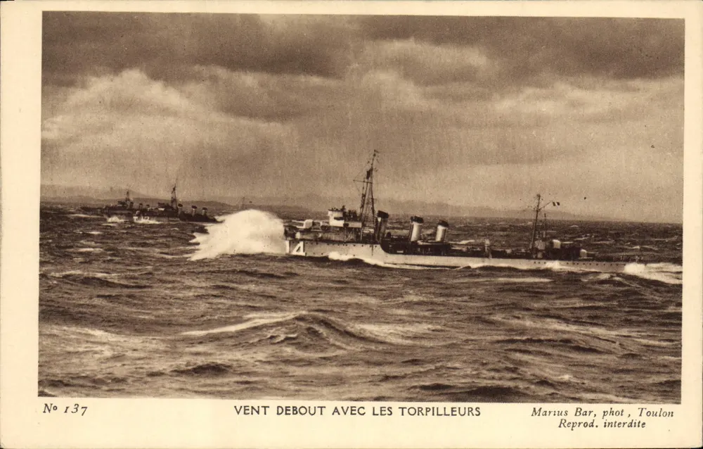Navio Vent Debout com torpedeiros — Marius Bar, fot. Toulon, n° 137 - Frente