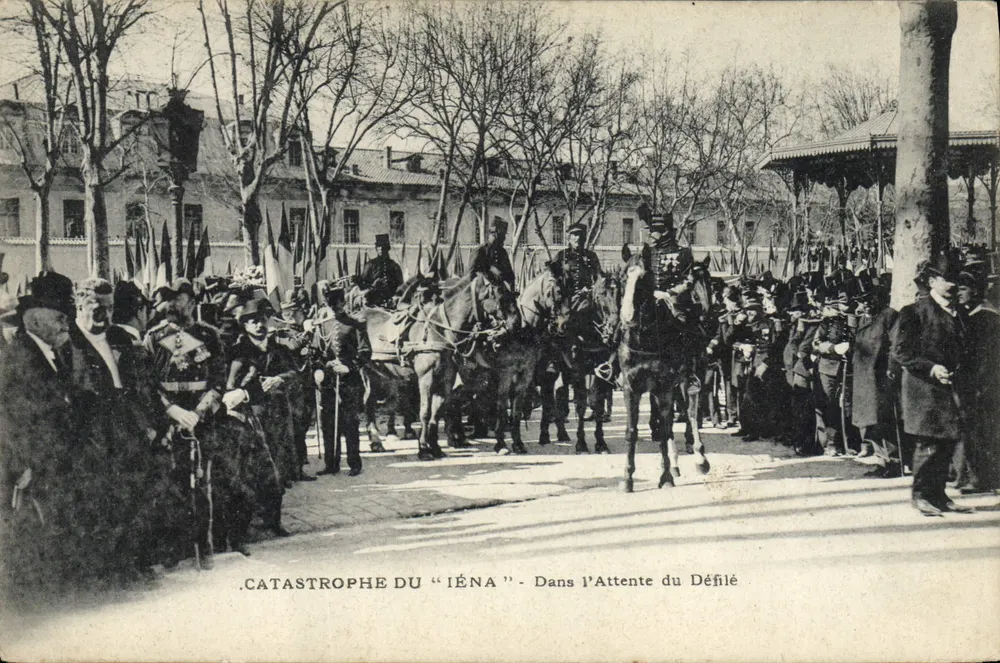 Katastrophe des "Iéna" — In der Erwartung des Parades — Atelier de Phototypie Guende, Marvejille - Vorderseite