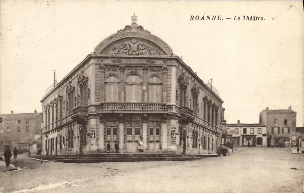 Roanne — O Teatro — Edição Prienu, Roanne - Frente