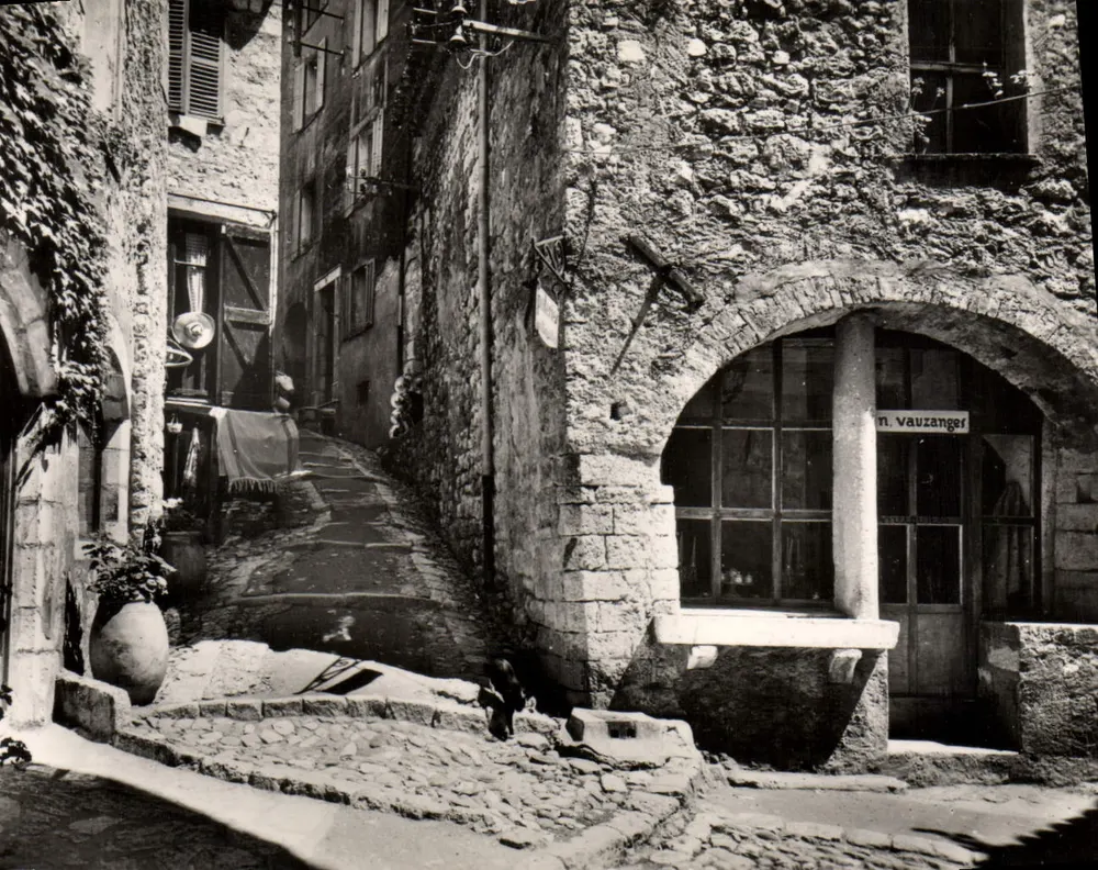 St-Paul-de-Vence — Montée de l'Église — Real-Photo dos Arts Photomécaniques - Frente