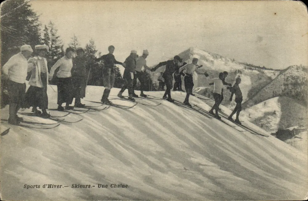 Skiieurs — Une Chaîne — Sports d'Hiver — Phot. P. Gaudé, Grenoble - Vorderseite