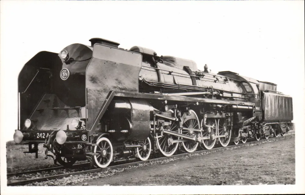 Locomotiva 242 - A 4, composta com 3 cilindros e superaquecimento — S.N.C.F., 4ª série - Frente