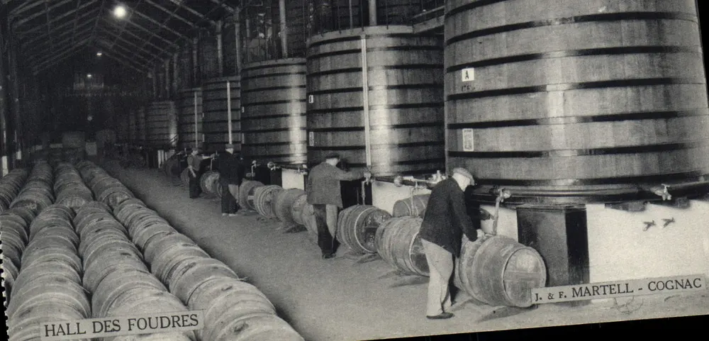 Halle der Fässer — J. & F. Martell - Cognac - Vorderseite