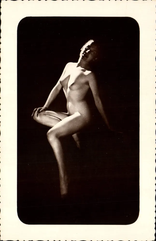 Nu feminino — pose sentada — Edições G. P. Paris, n° 548 5 - Frente