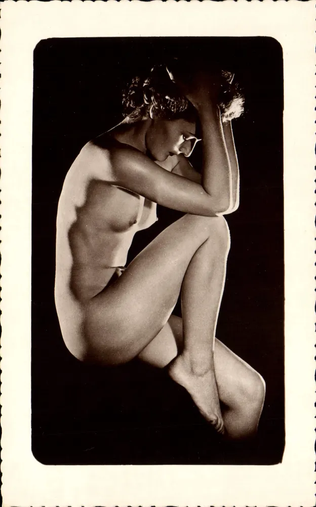 Nudez feminina — pose introspectiva — Éditions de Luxe, Paris, n° 548 8 - Frente