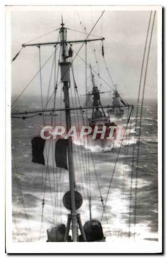 Vista de navios de guerra no mar — Editor H. EMERY, Toulon - Frente