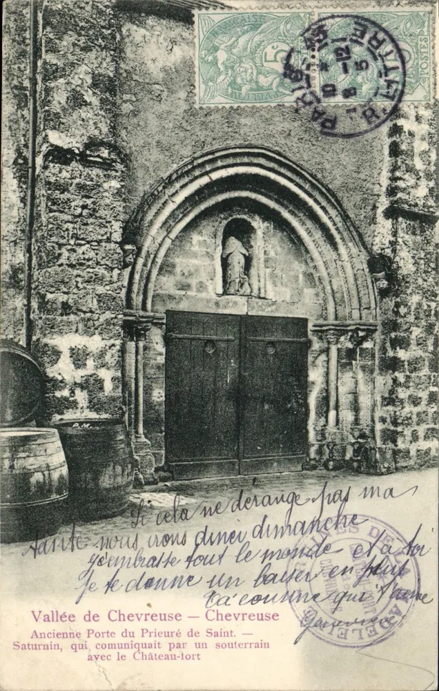 Vallée de Chevreuse — Alte Tür des Prämonstratenserstifts Saint-Saturnin, die mit dem Château-tort verbunden war - Vorderseite