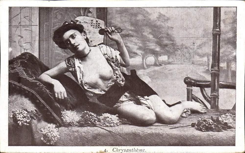 Chrysanthemum — Thema: Frau in orientalischer Kleidung — Verleger nicht sichtbar, Seriennummer 4 - Vorderseite