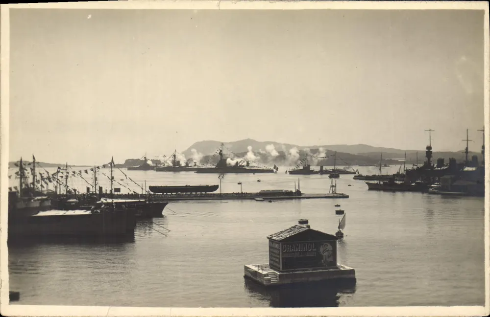 Porto de Toulon — Frota em manobras — A. Dubois, Art-Photo, Quai Cronstadt, Toulon - Frente