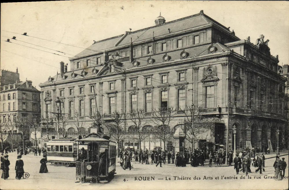Rouen — Das Theater der Künste und der Eingang zur Rue Grand Port - Vorderseite