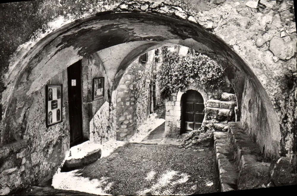Èze-Village — A Antiga Capela dos Penitentes — Edições MAR, Boulevard de Gimiez, Nice - Frente