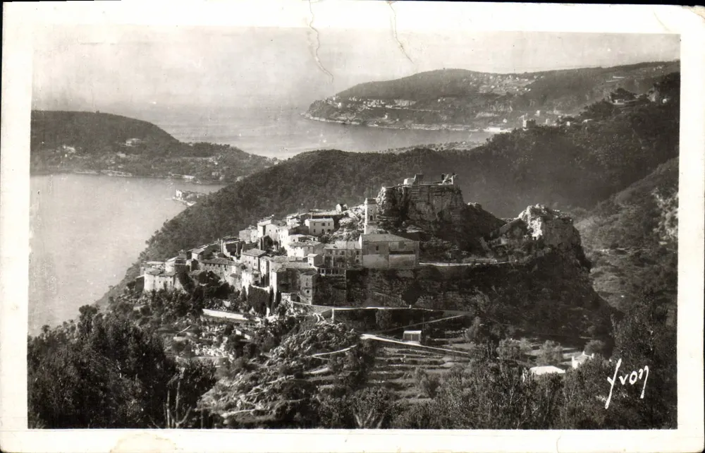 Eze — Vue générale du village — Les Éditions d'Art 'Yvon', n° 13 - Awers