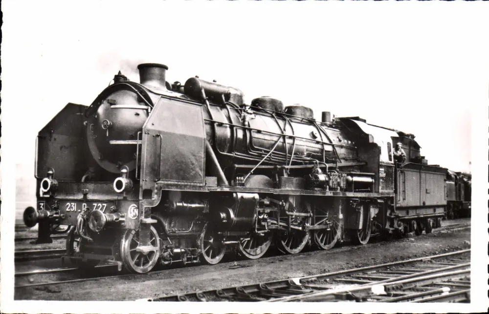 Locomotiva 231 D - S.N.C.F. Região do Oeste — Transformação 1933-1946 — Edição La Vie du Rail, N° 181, 1957 - Frente