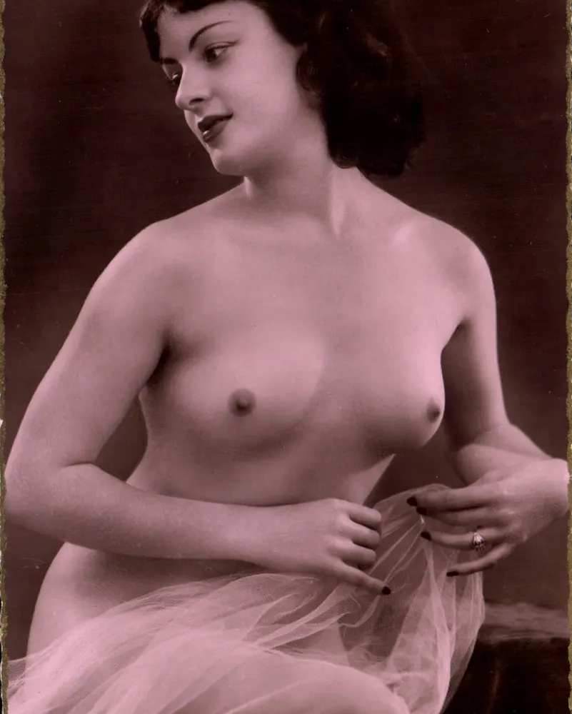 Mulher nua com véu — pose sensual — Éditions de Luxe G.P., Paris, n° 416 - Frente