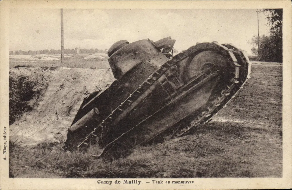 Camp de Mailly — Panzer in Manöver — A. Niops, Verleger - Vorderseite