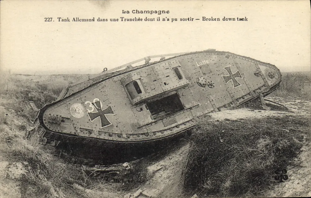 Deutscher Panzer in einem Graben, aus dem er nicht herauskam — Ausgefallener Panzer — Champagne - Vorderseite