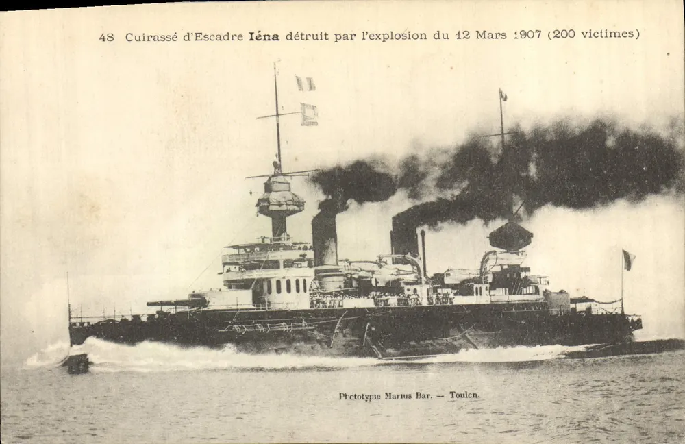 Cruiser Iéna destruido por la explosión del 12 de Marzo de 1907 (200 víctimas) — Prototypie Marius Bar. — Toulon - Anverso