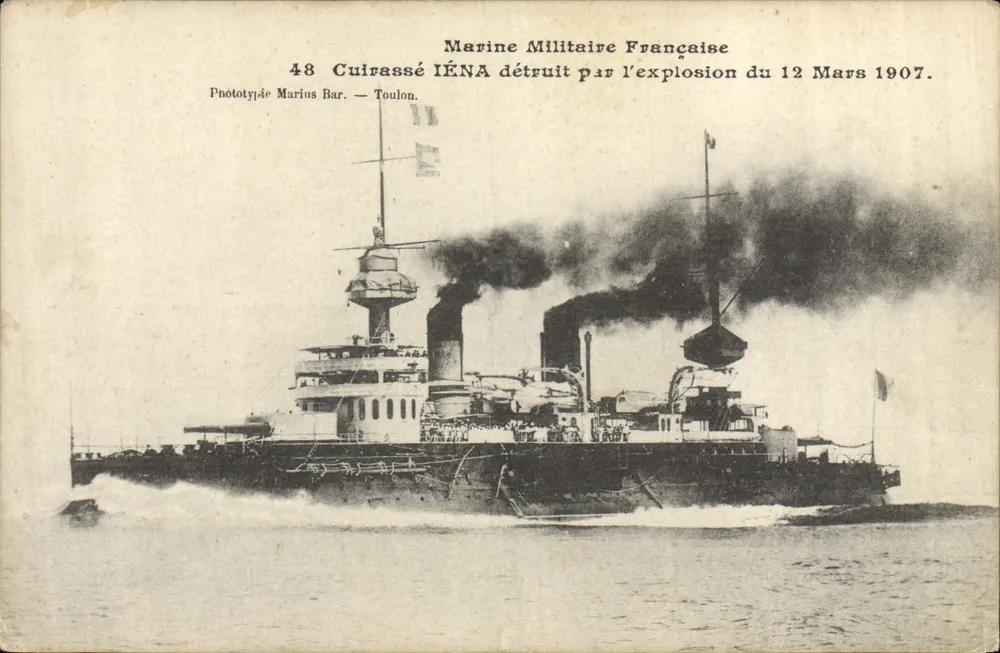 Cruiser IÉNA — destruído pela explosão em 12 de Março de 1907 — Fototipia Marius Bar, Toulon - Frente