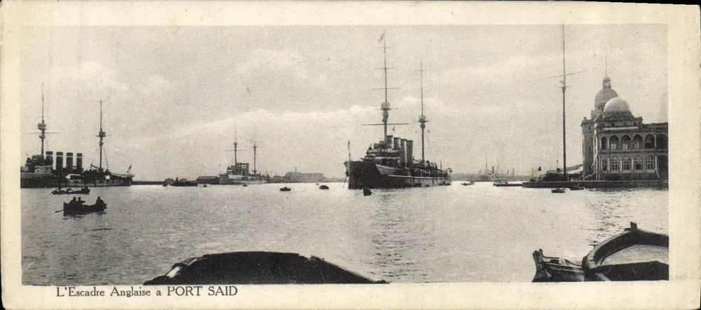 Die englische Flotte in Port Said — Ansicht des Hafens mit Schiffen und domähnlichem Gebäude — Verlag nicht sichtbar - Vorderseite