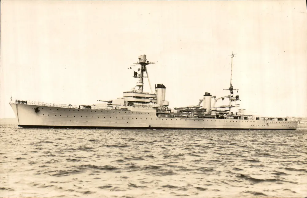 Cruzador de batalha HMS Revenge — 1940 — - Frente