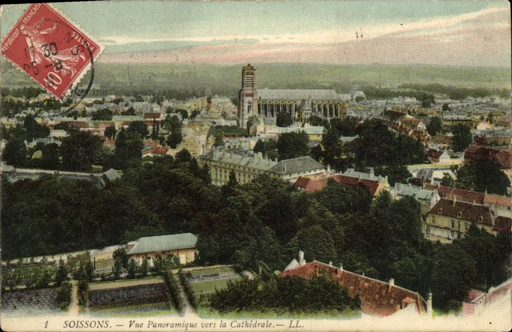 Soissons — Panoramablick zur Kathedrale — LL. - Vorderseite