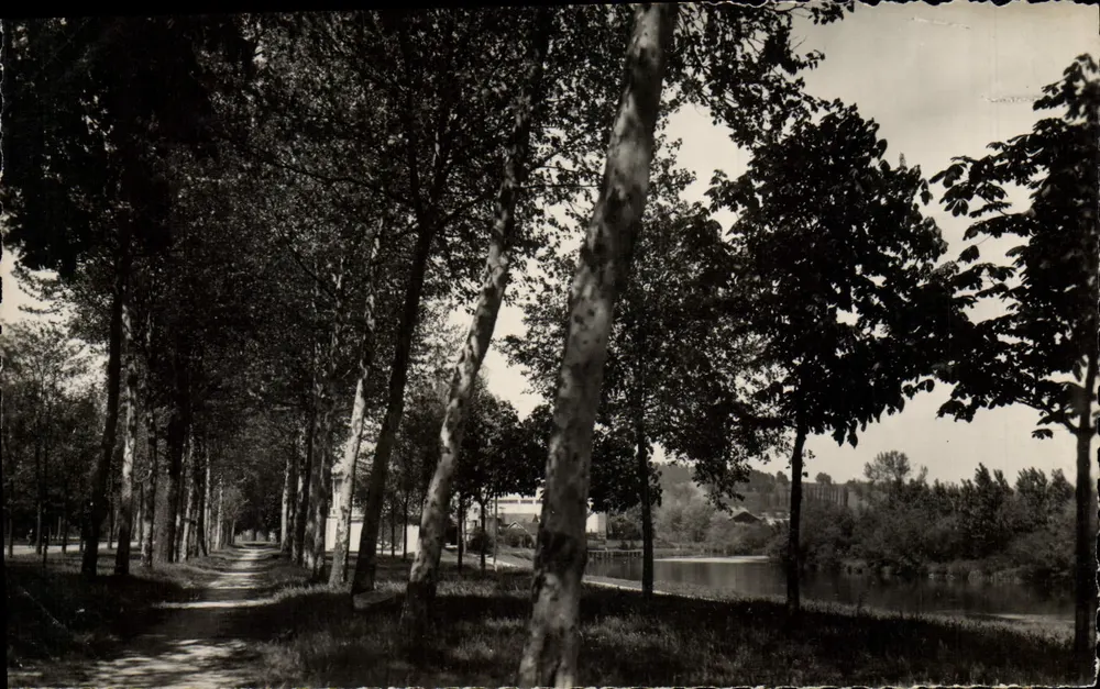 Promenades du Mail — Soissons — C. RÉANT, Editor, 15, rue de l'Aqueduc, Paris - Frente