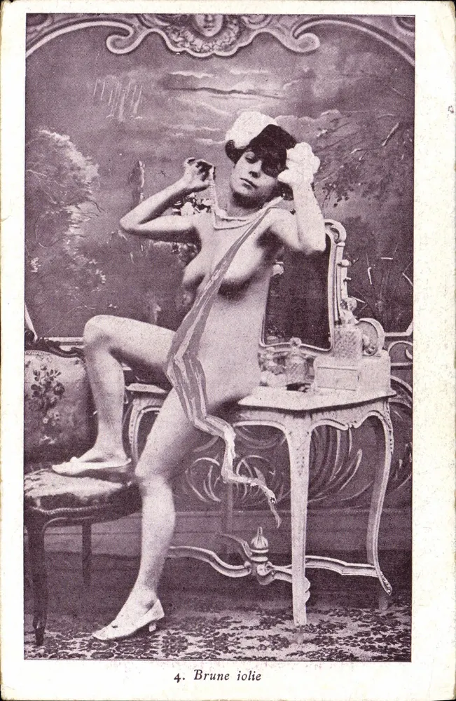 Brune iolie — Serie von Porträts von Frauen — Verlag unbekannt, Nr. 4 - Vorderseite