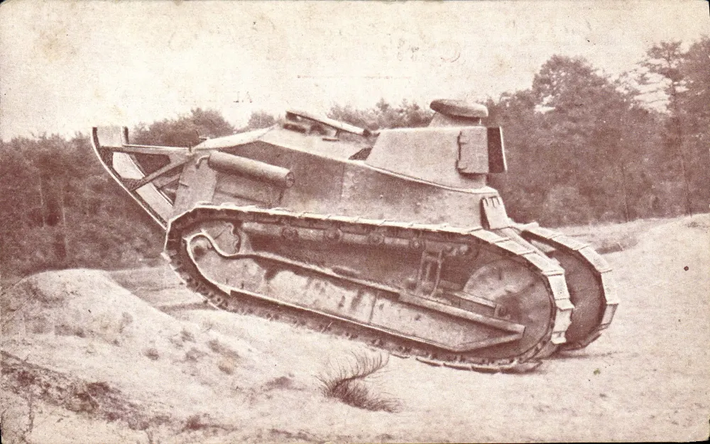 Tanque de assalto — Vista de teste — L. Mouzsin, imp. 17, rue Grange-Batelière, Paris - Frente