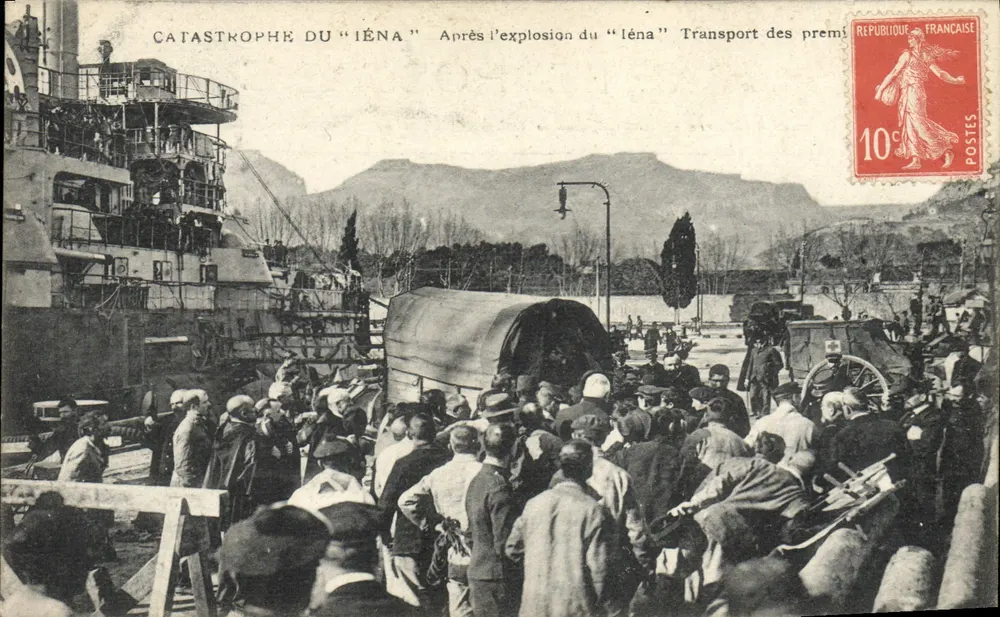 Katastrophe des "Iéna" — Nach der Explosion des "léna" — Transport der Ersten Hilfe — Verleger: Atchiers de Phototypie, Frankreich - Vorderseite