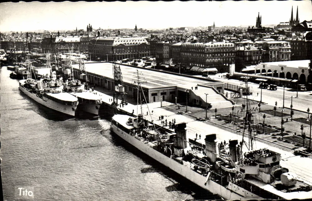 Hafen von Bordeaux — Kai und Schiffe — Tito - Vorderseite