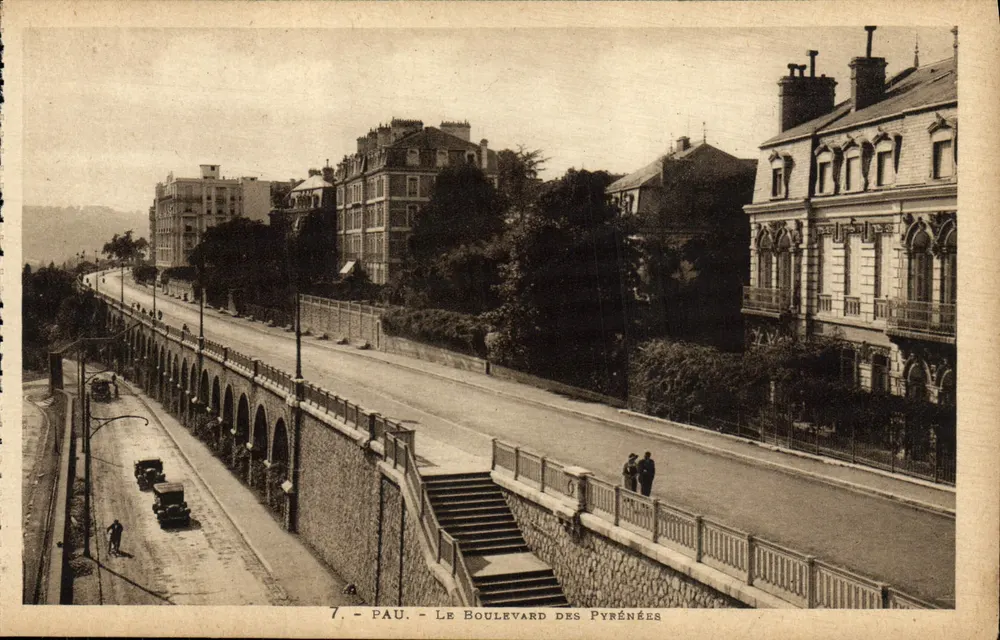 Pau - O Boulevard dos Pirineus — vista panorâmica — Laboucine Frères, Toulouse, n°7 - Frente