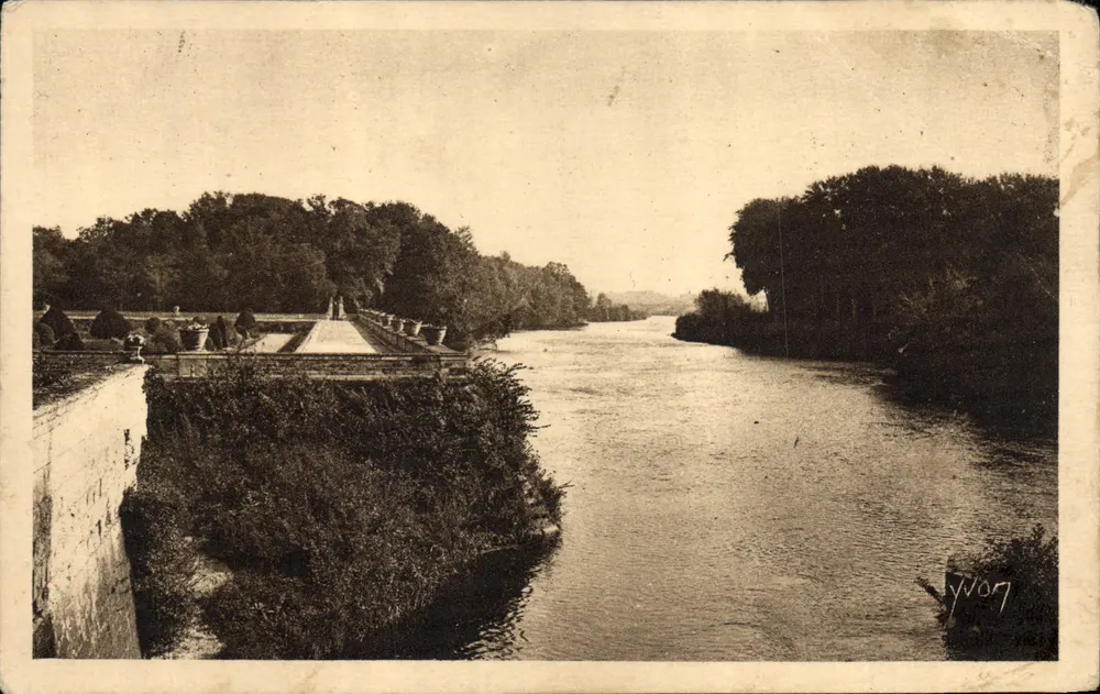 Château de Chenonceaux — Jardins sur les bords du Cher — Édition d'Art YVON - Recto