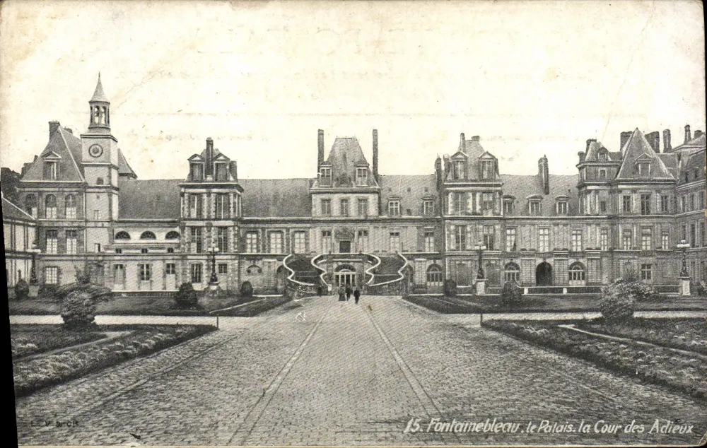 Fontainebleau — le Palais, la Cour des Adieux — éditeur G.B.N.G. n°15 - Vorderseite