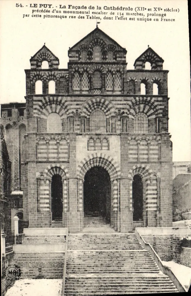 Le Puy - A Fachada da Catedral (séculos XII e XV) — precedida por uma escada monumental de 134 degraus, cujo efeito é único na França — Éditions d'Art Margerite-Bremont, n°54 - Frente