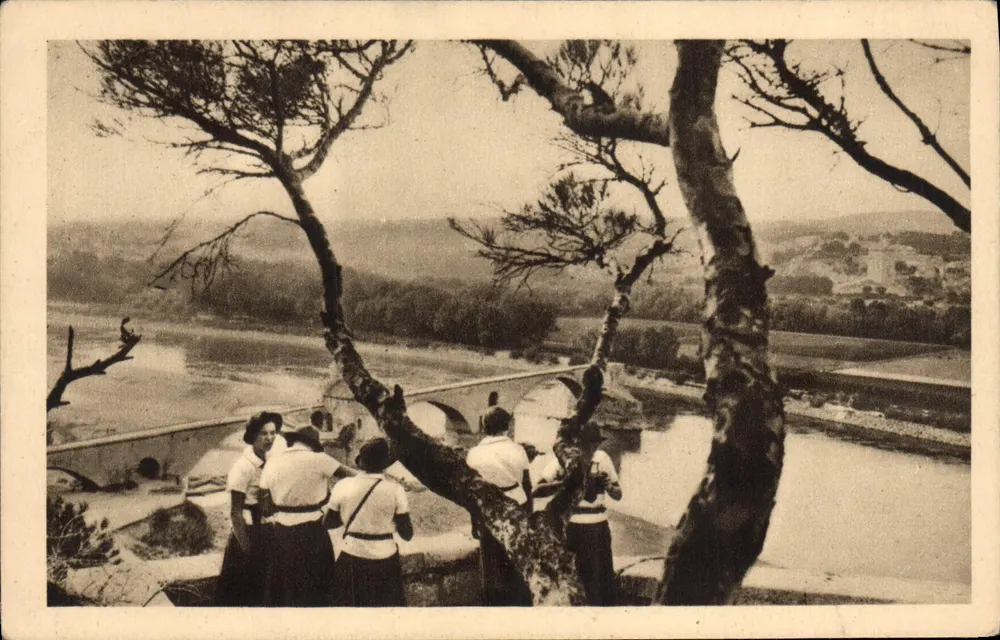 Las Guías en excursión — el Puente de Aviñón — ALB. PLANTIER, PARÍS - Anverso