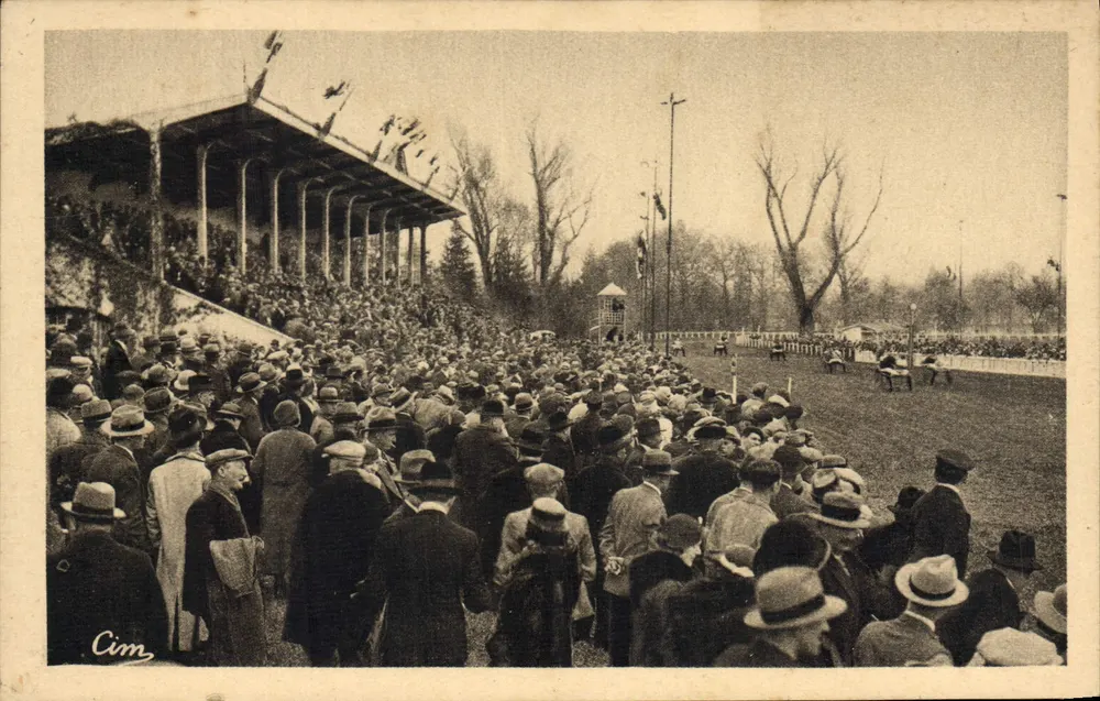 Feurs — Hipódromo — Uma chegada — Cim - Frente